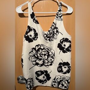 Banana Republic Black and White Fitted Sleeveless Top Size Large